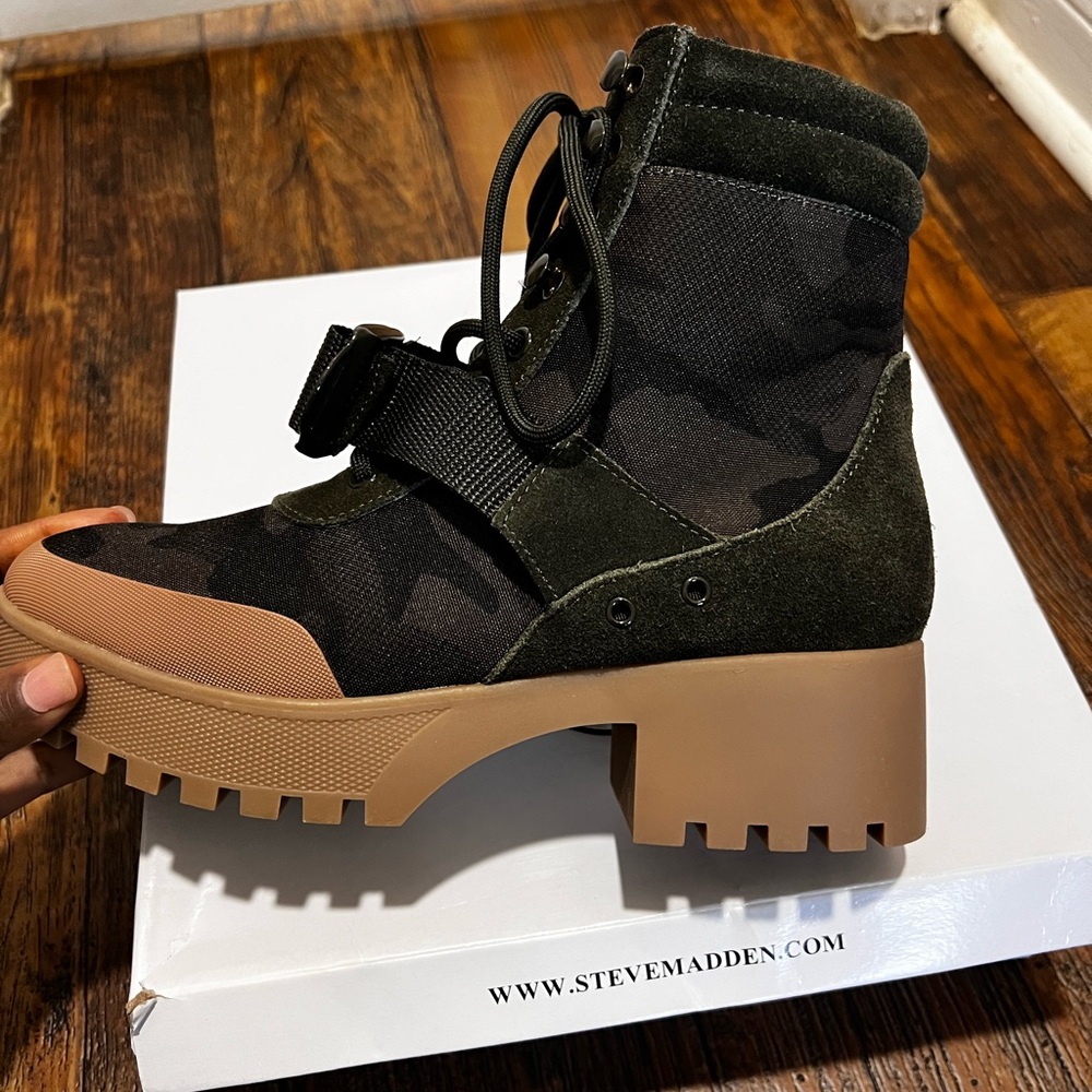 SOLD🚫🚫 Steve Madden Green and Black Combat Boots Rugged Design